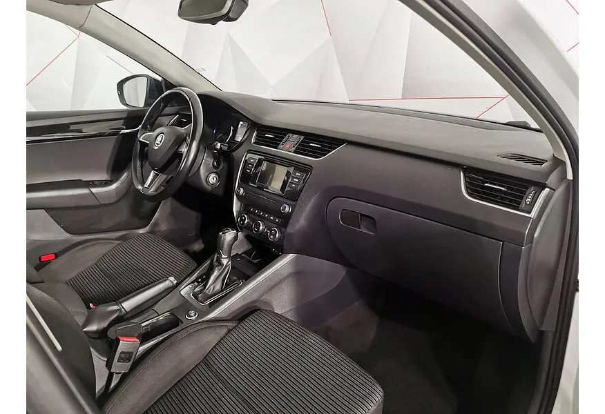 Skoda Octavia 1.6 AT (110 л.с.) Белый в АВИЛОН. Слайд №12