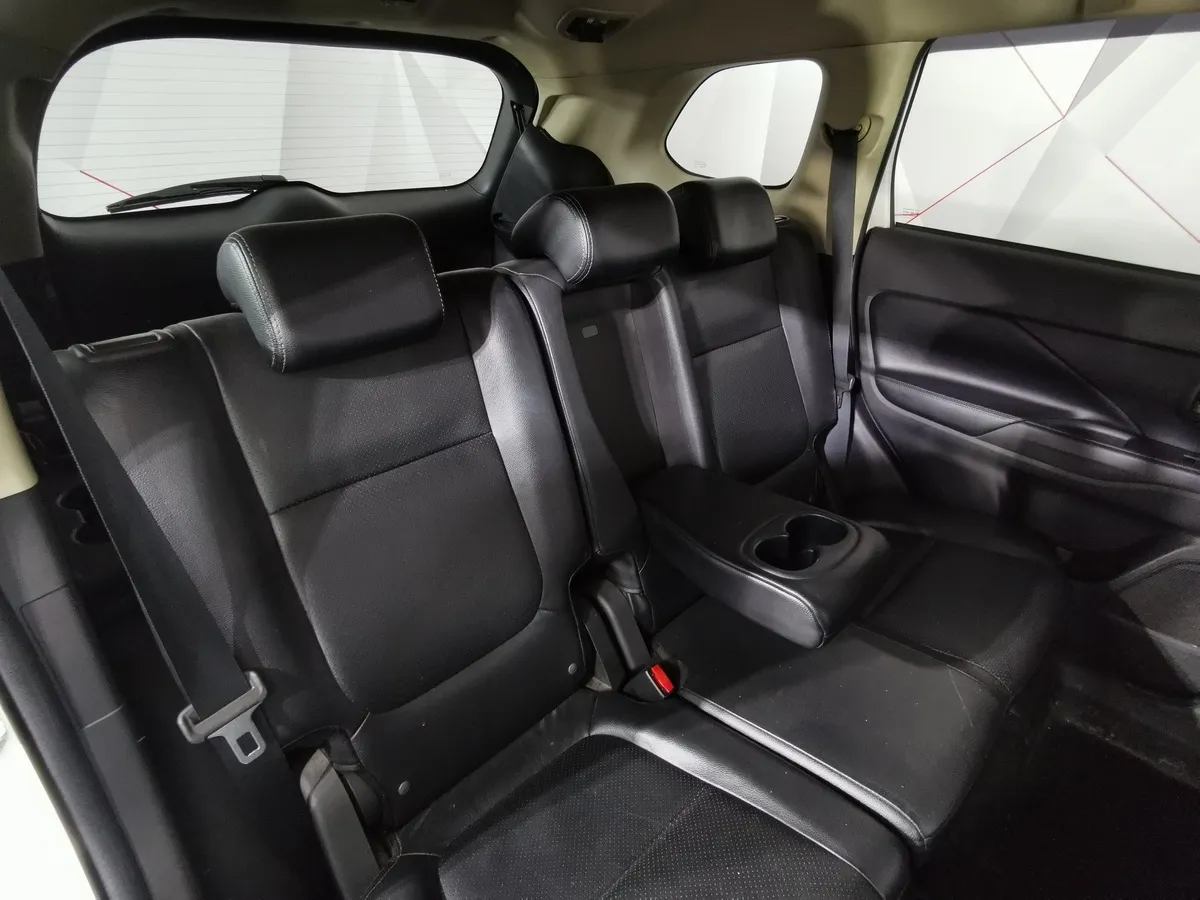 Mitsubishi Outlander 2.4 MIVEC CVT 4WD (167 л.с.) Instyle Белый в АВИЛОН. Слайд №17