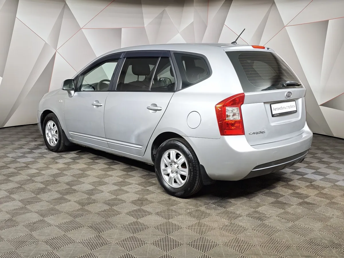 Kia Carens 1.6 MT (126 л.с.) Серебристый в АВИЛОН. Слайд №4