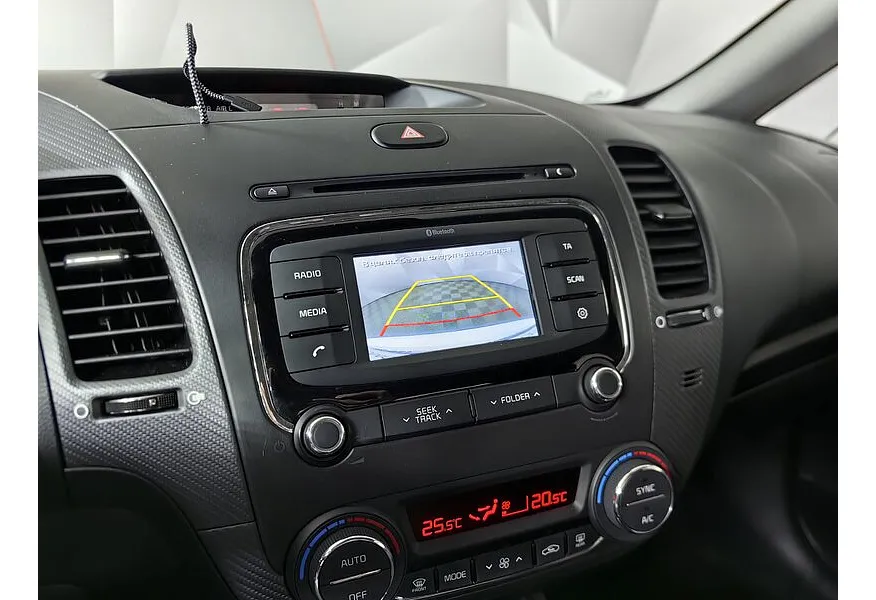 Kia Cerato 2.0 AT (150 л.с.) Белый в АВИЛОН. Слайд №21