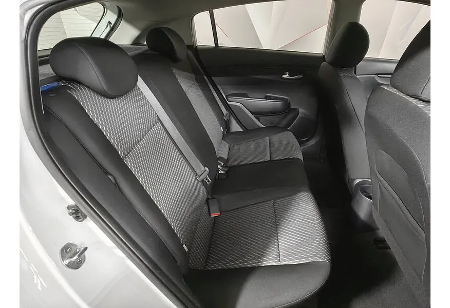 Kia Rio X-Line 1.6 AT (123 л.с.) Белый в АВИЛОН. Слайд №15