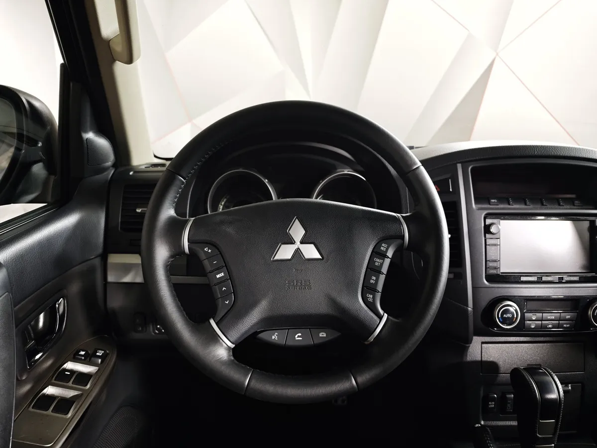 Mitsubishi Pajero 3.0 AT AWD (178 л.с.) Черный в АВИЛОН. Слайд №20