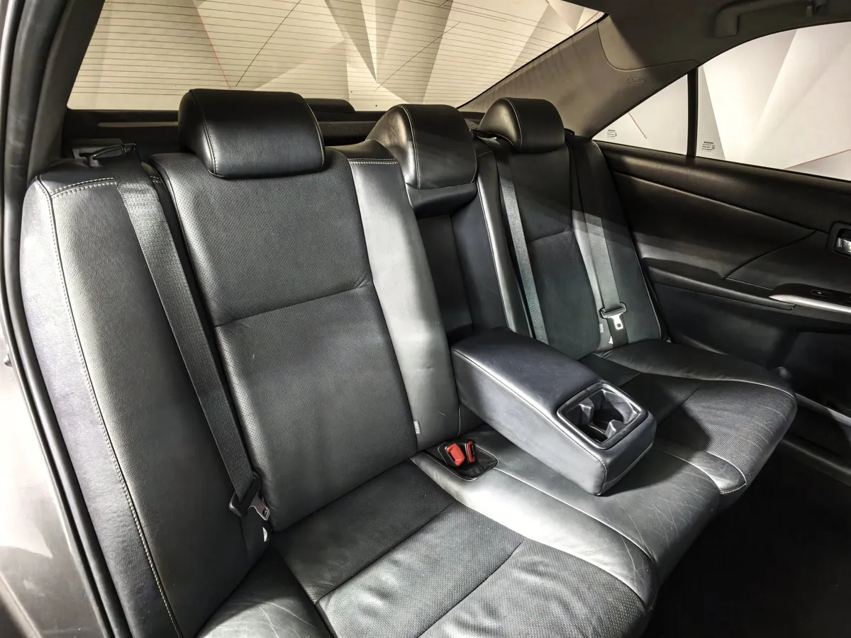 Toyota Camry 2.5 AT (181 л.с.) Серый в АВИЛОН. Слайд №16