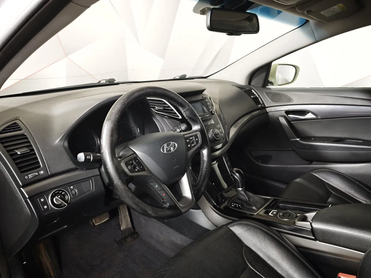 Hyundai i40 2.0 AT (150 л.с.) Premium Белый в АВИЛОН. Слайд №18