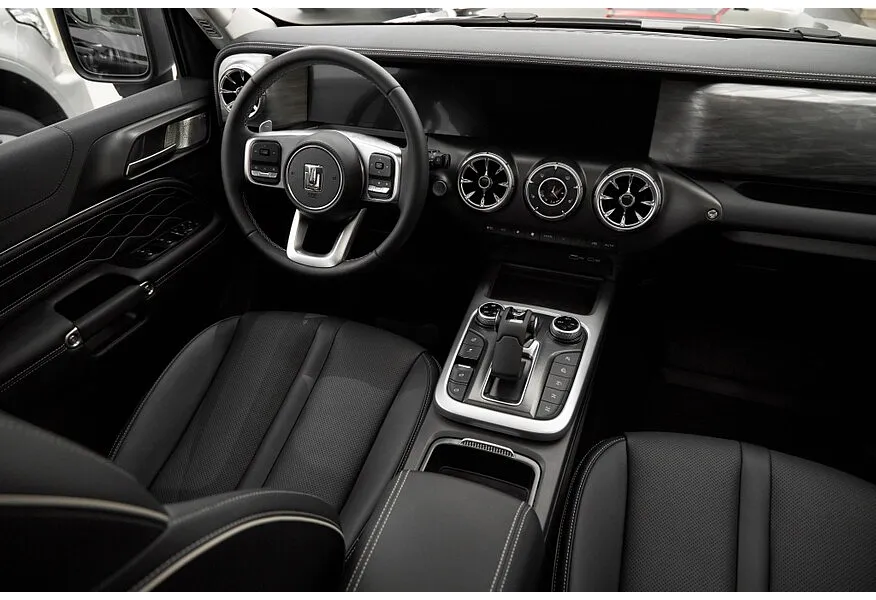 TANK 300 2.0T AT 4WD (220 л.с.) City Premium Черный в АВИЛОН. Слайд №7