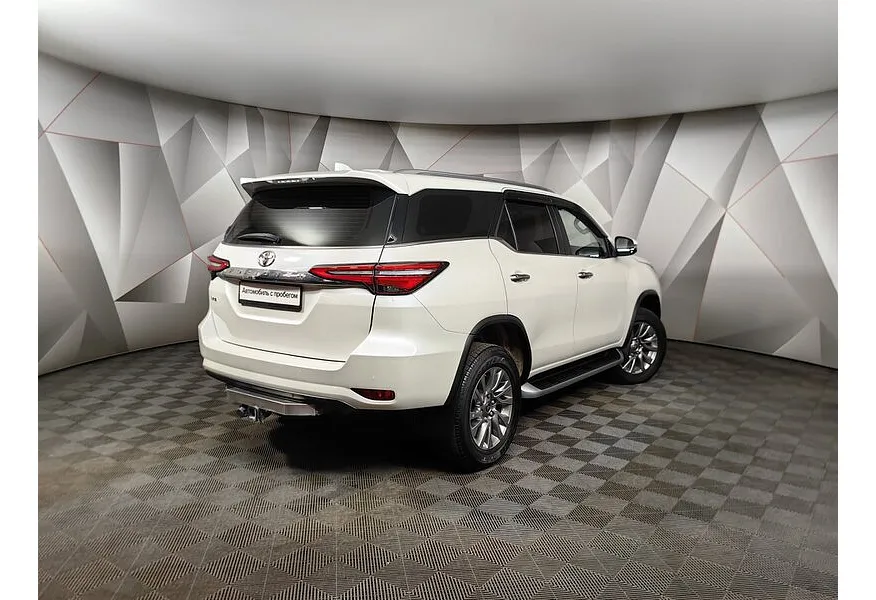 Toyota Fortuner 2.8d AT 4WD (200 л.с.) Белый в АВИЛОН. Слайд №2
