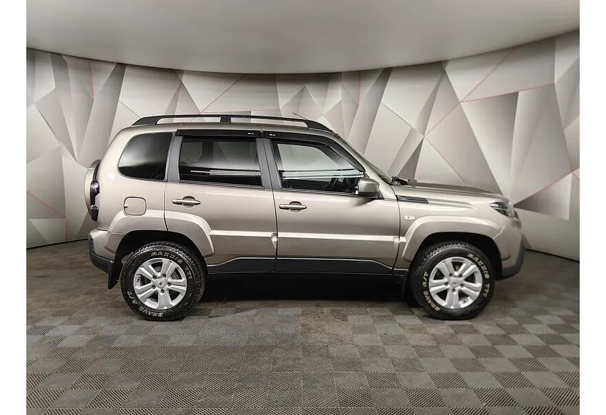 ВАЗ (Lada) Niva 1.7 MT 4WD (80 л.с.) Black Серый в АВИЛОН. Слайд №6