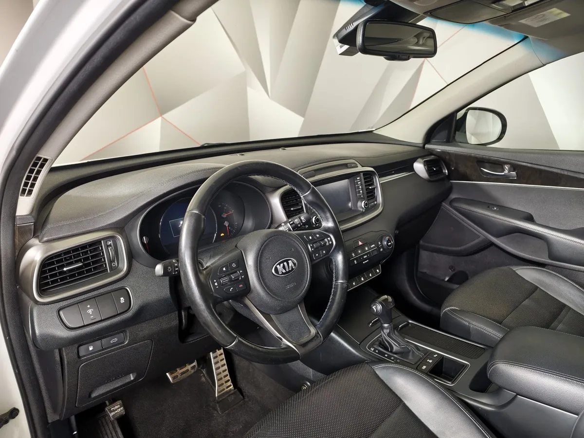 Kia Sorento 2.2 D AT AWD (5 мест) (200 л.с.) Prestige Белый в АВИЛОН. Слайд №19