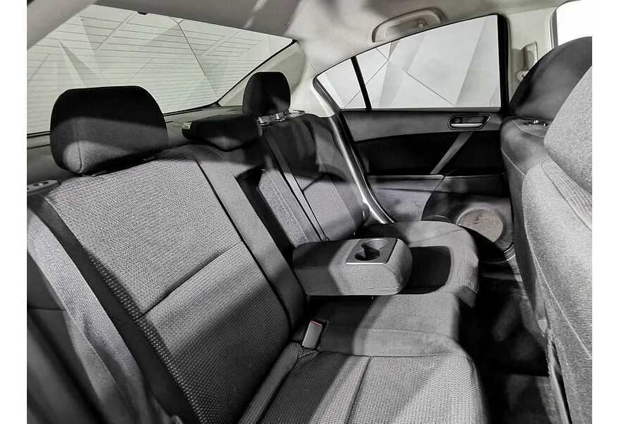 Mazda 3 1.6 AT (105 л.с.) Черный в АВИЛОН. Слайд №16