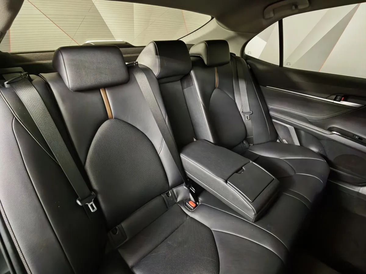 Toyota Camry 2.5 AT (200 л.с.) Черный в АВИЛОН. Слайд №17