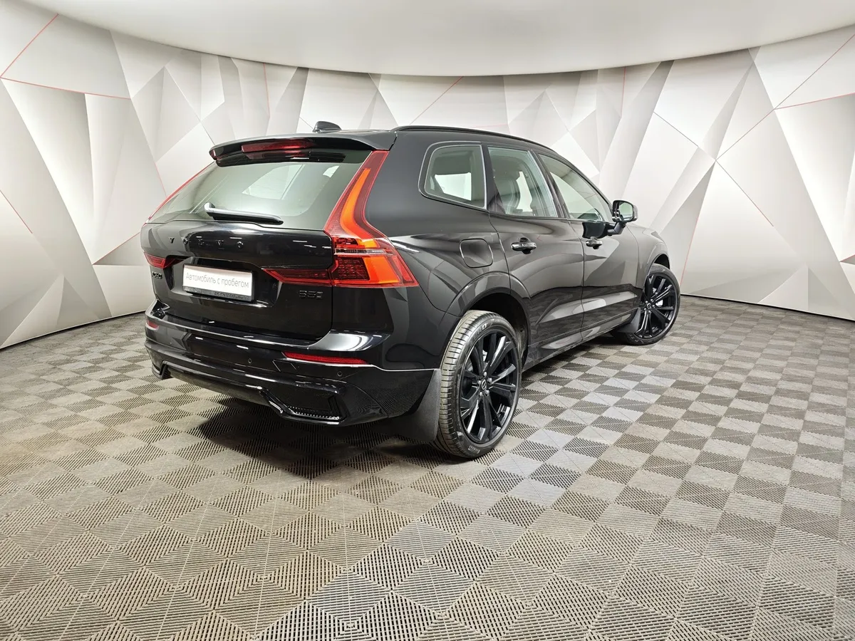 Volvo XC60 2.0 AT AWD (249 л.с.) Deluxe Edition Черный в АВИЛОН. Слайд №2