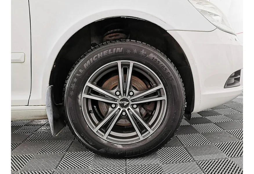 Skoda Octavia 1.6 MPI AT (102 л.с.) Белый в АВИЛОН. Слайд №9