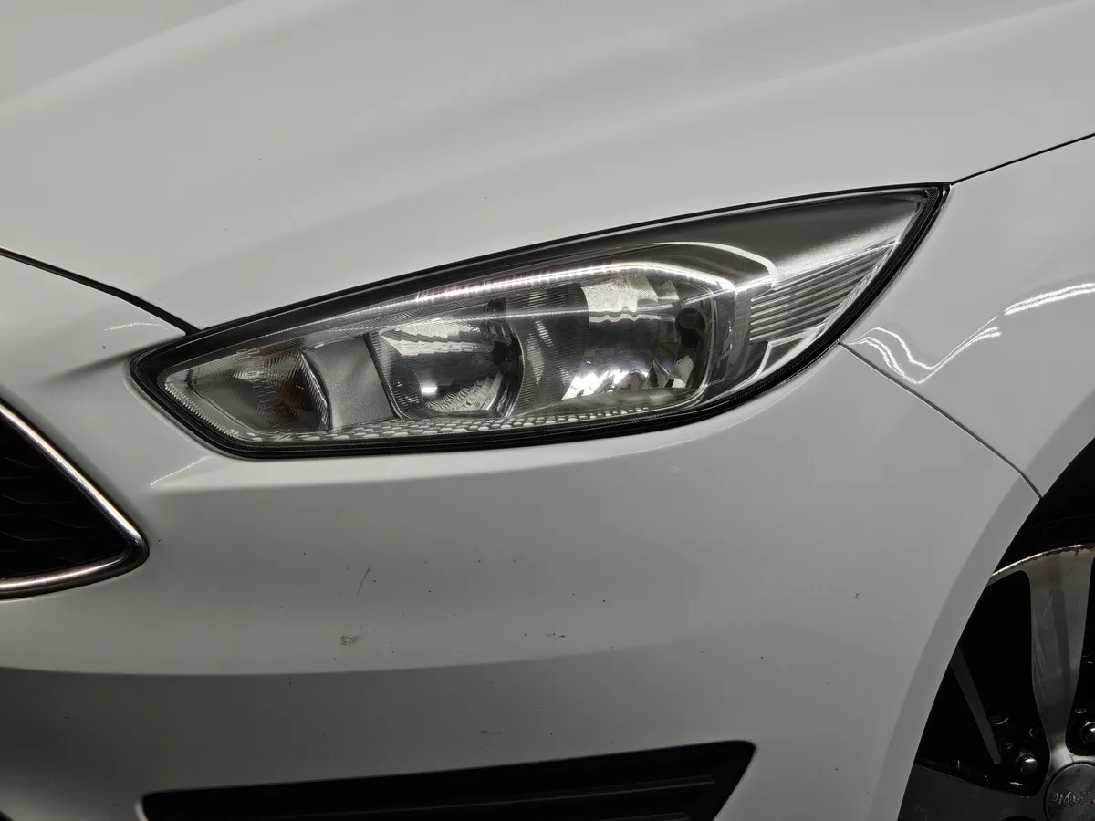 Ford Focus 1.6 MT (105 л.с.) Trend Белый в АВИЛОН. Слайд №10