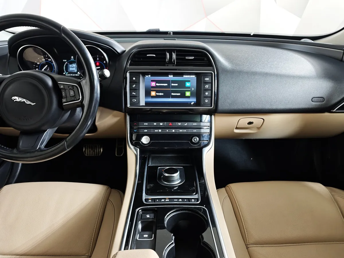 Jaguar XE 2.0 D AT AWD (180 л.с.) S Синий в АВИЛОН. Слайд №15
