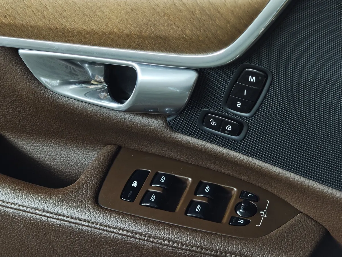 Volvo S90 2.0 T4 Drive-E AT (190 л.с.) Inscription Коричневый в АВИЛОН. Слайд №21