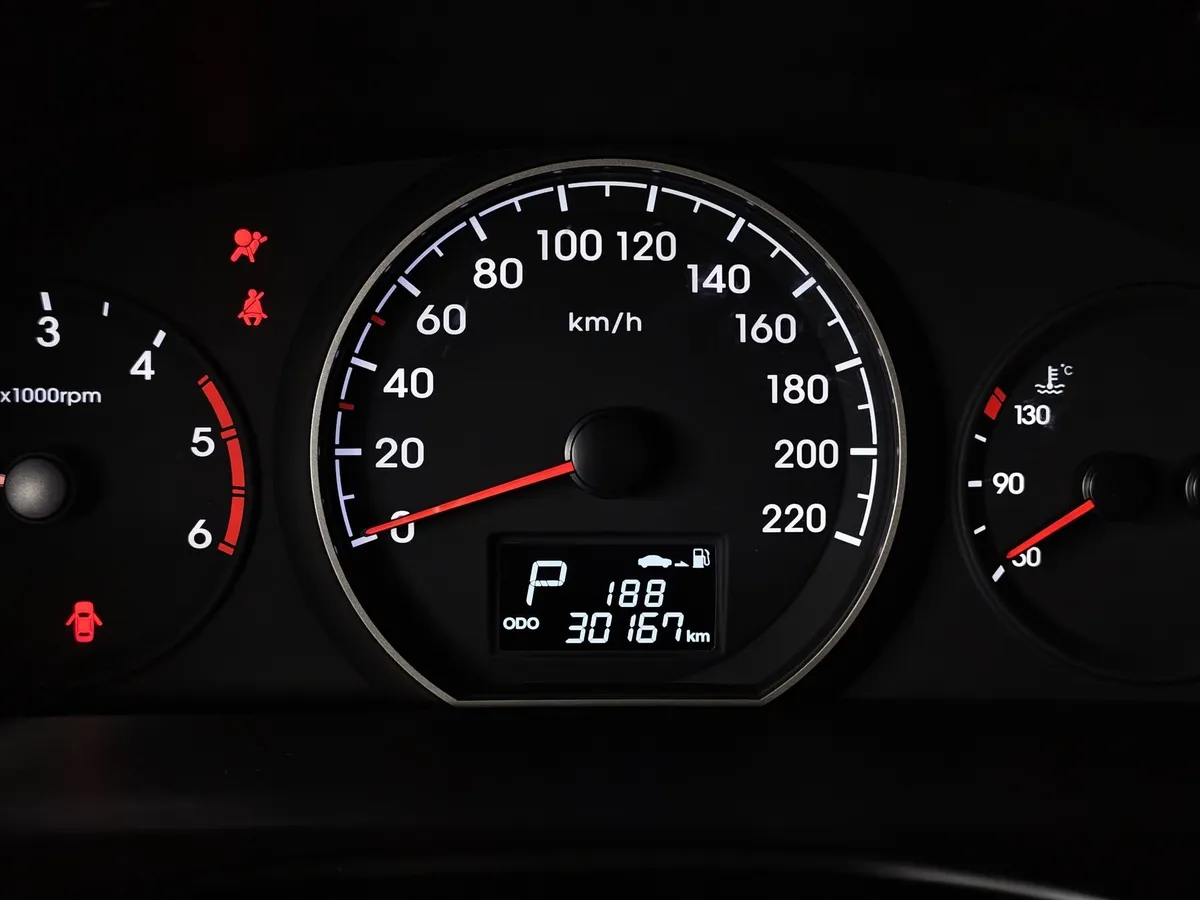 Hyundai H-1 2.5 CRDi - 5AT (170 л.с.) Business Белый в АВИЛОН. Слайд №16