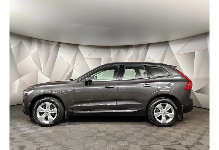 Volvo XC60 2.0 B5 mild hybrid AT AWD (249 л.с.) Momentum Серый в АВИЛОН. Слайд №5