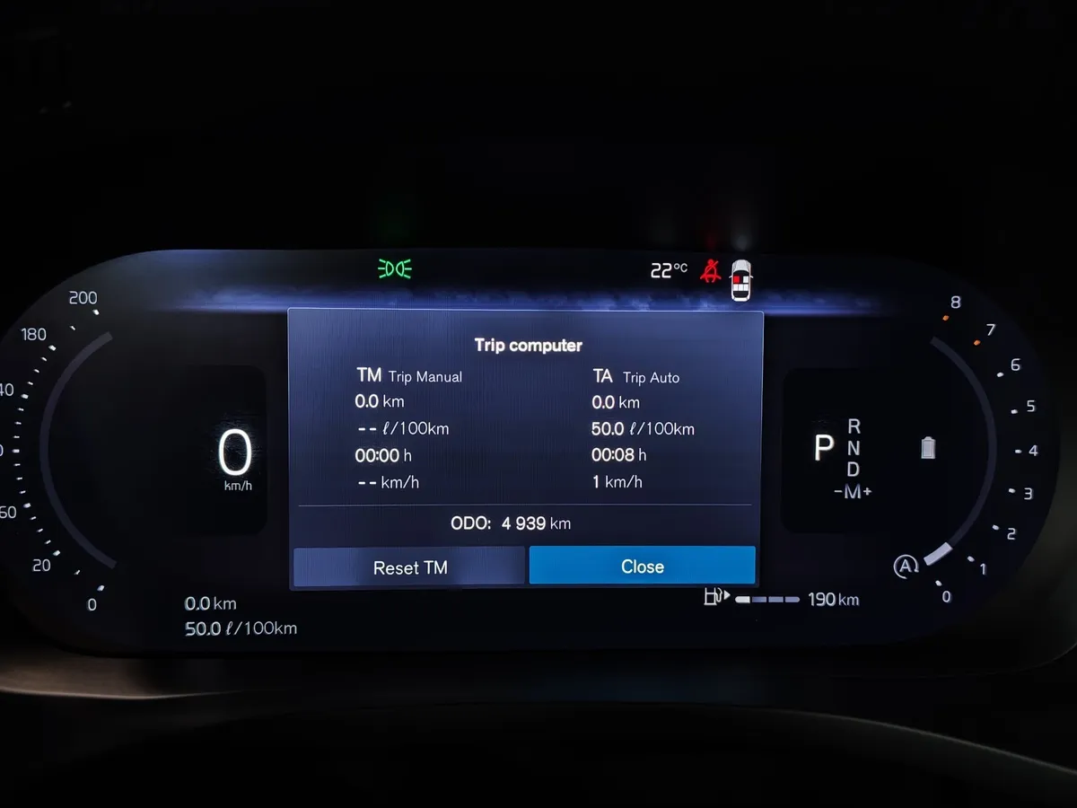 Volvo XC60 2.0 AT AWD (249 л.с.) Deluxe Edition Черный в АВИЛОН. Слайд №18