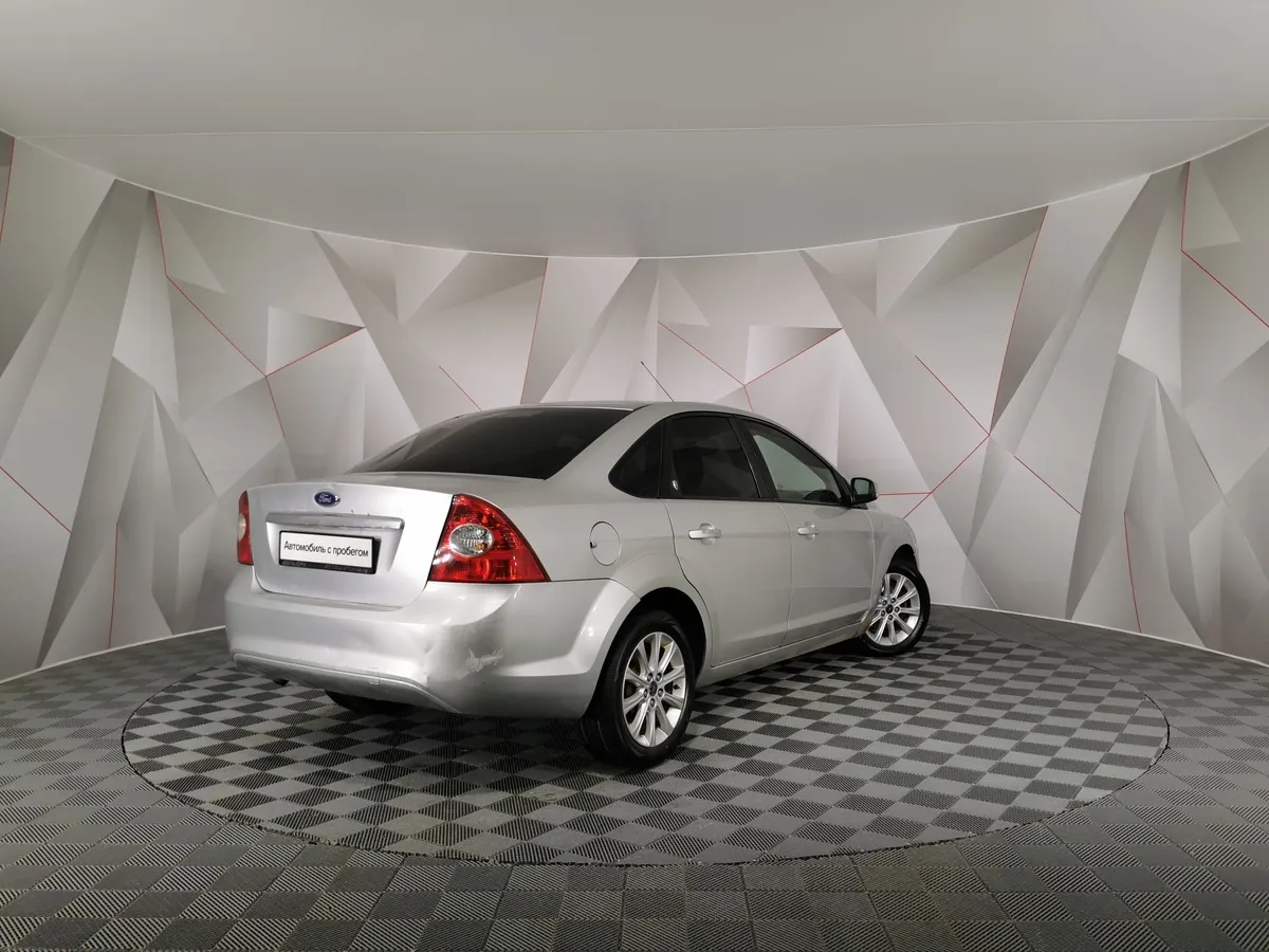 Ford Focus 1.8 MT (125 л.с.) Ghia Серебристый в АВИЛОН. Слайд №2