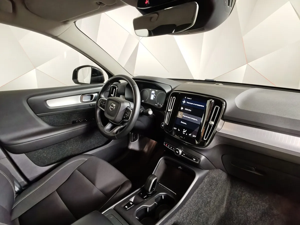 Volvo XC40 2.0 T4 Drive-E AT AWD (190 л.с.) Momentum Черный в АВИЛОН. Слайд №13