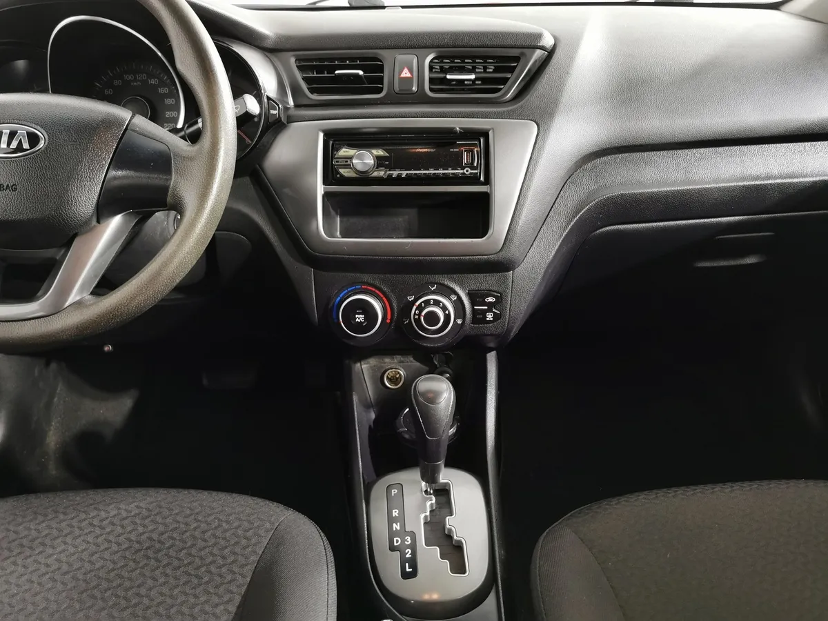 Kia Rio 1.4 AT (107 л.с.) Серый в АВИЛОН. Слайд №14
