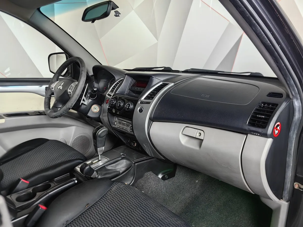 Mitsubishi Pajero Sport 2.5 DI-D AT AWD (178 л.с.) Серый в АВИЛОН. Слайд №11