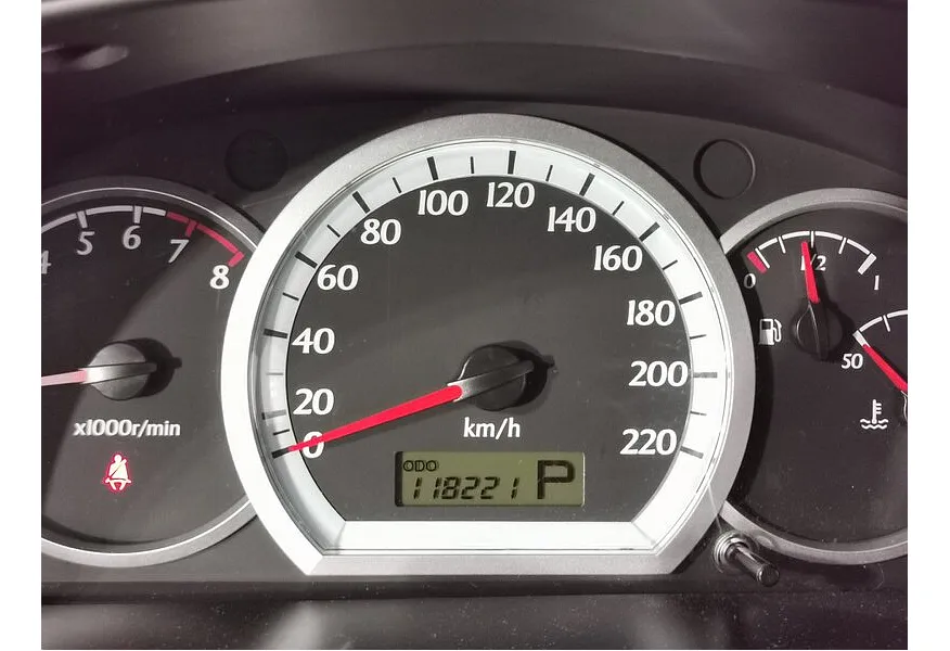 Chevrolet Lacetti 1.6 MT (109 л.с.) Platinum Серебристый в АВИЛОН. Слайд №18