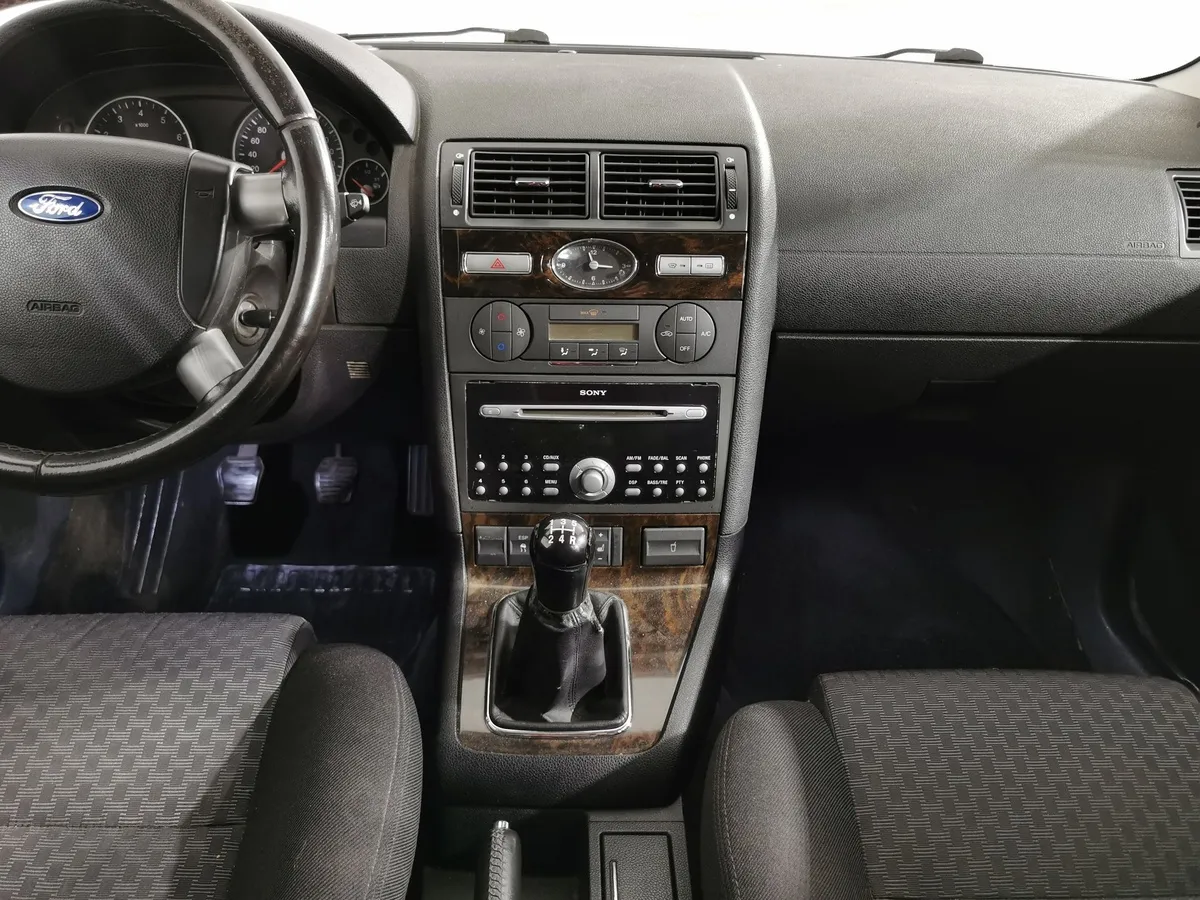 Ford Mondeo 2.0 MT (145 л.с.) Серый в АВИЛОН. Слайд №14