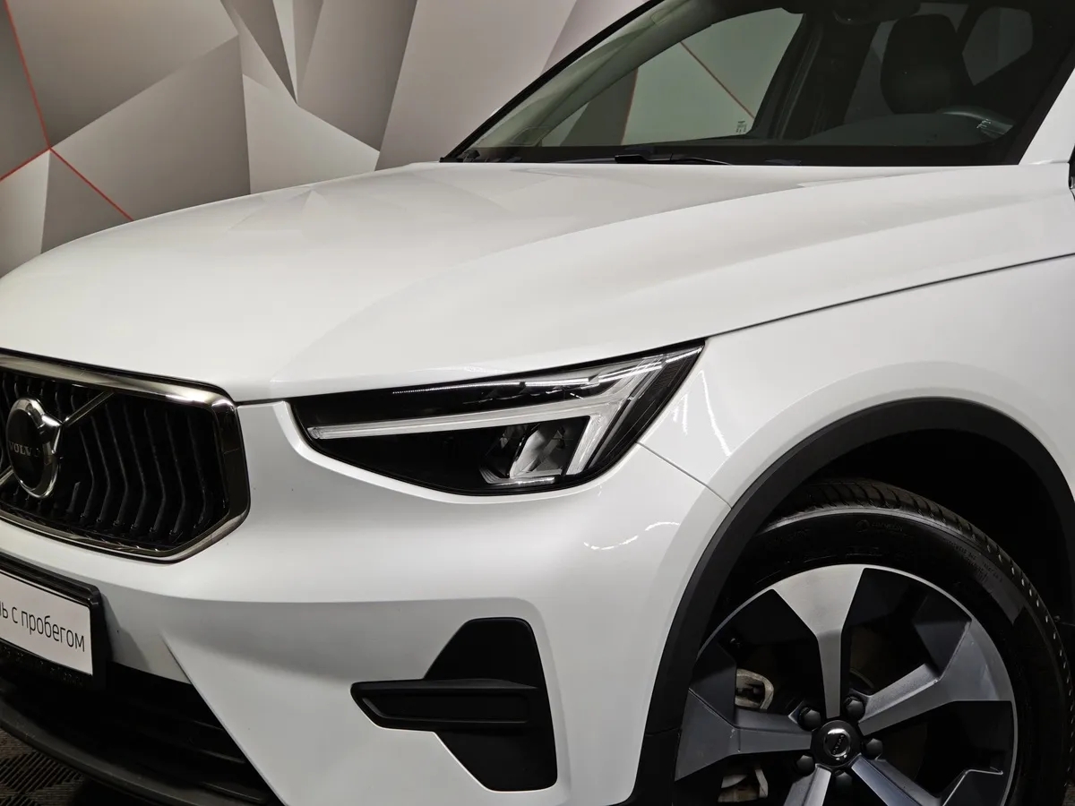 Volvo XC40 2.0 B4 AT AWD (190 л.с.) Deluxe Белый в АВИЛОН. Слайд №10