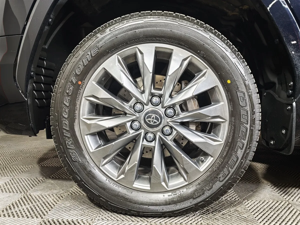 Toyota Land Cruiser 3.4 V6 AT 4WD (299 л.с.) 70th Anniversary Черный в АВИЛОН. Слайд №9