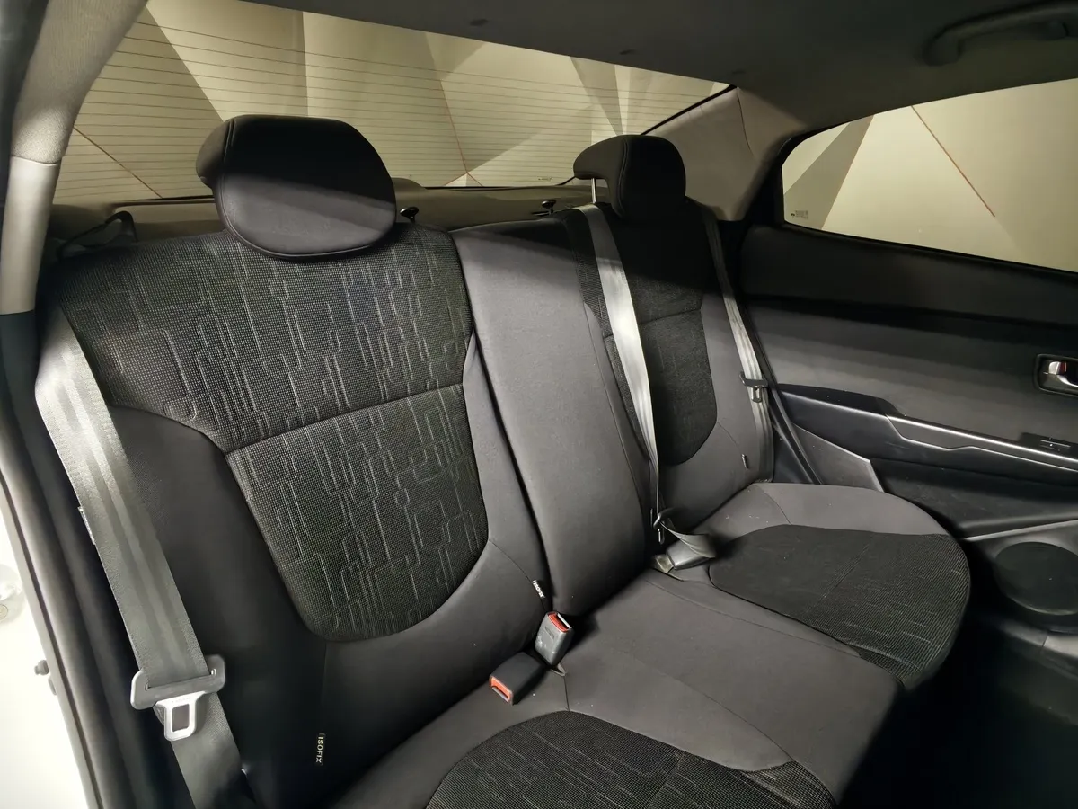 Kia Rio 1.6 MT (123 л.с.) Luxe Белый в АВИЛОН. Слайд №17