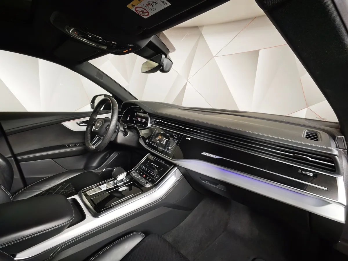 Audi Q8 55 TFSI Tiptronic quattro (340 л.с.) Серый в АВИЛОН. Слайд №12