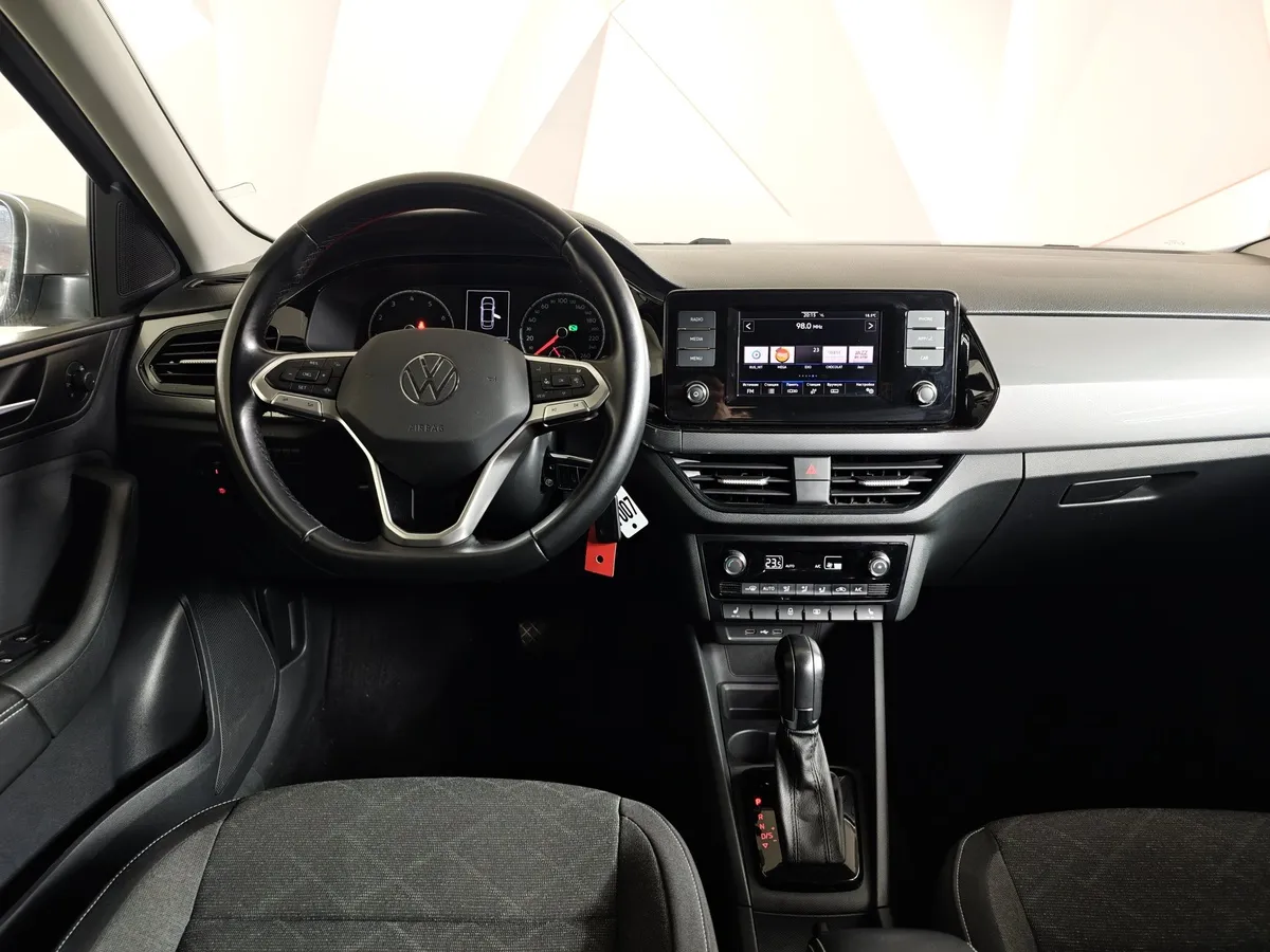 Volkswagen Polo 1.6 MPI AT (110 л.с.) Status Серебристый в АВИЛОН. Слайд №19