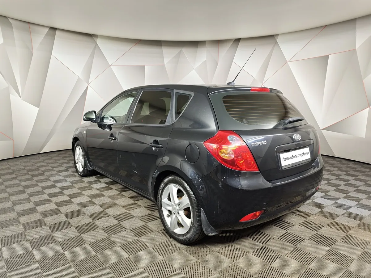 Kia Ceed 2.0 AT (143 л.с.) Черный в АВИЛОН. Слайд №4