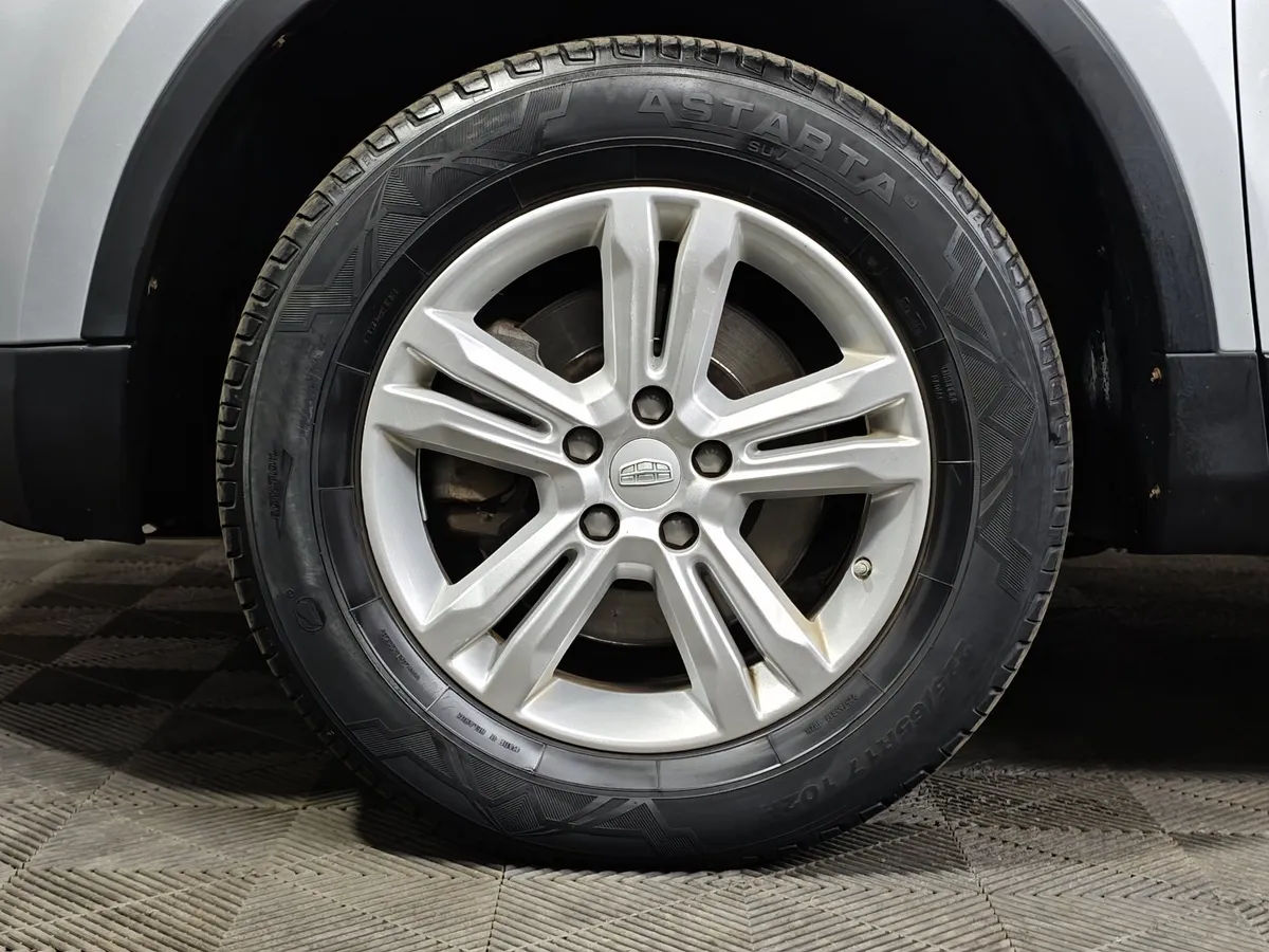 Geely Atlas 2.4 AT AWD (148 л.с.) Standard Серебристый в АВИЛОН. Слайд №9