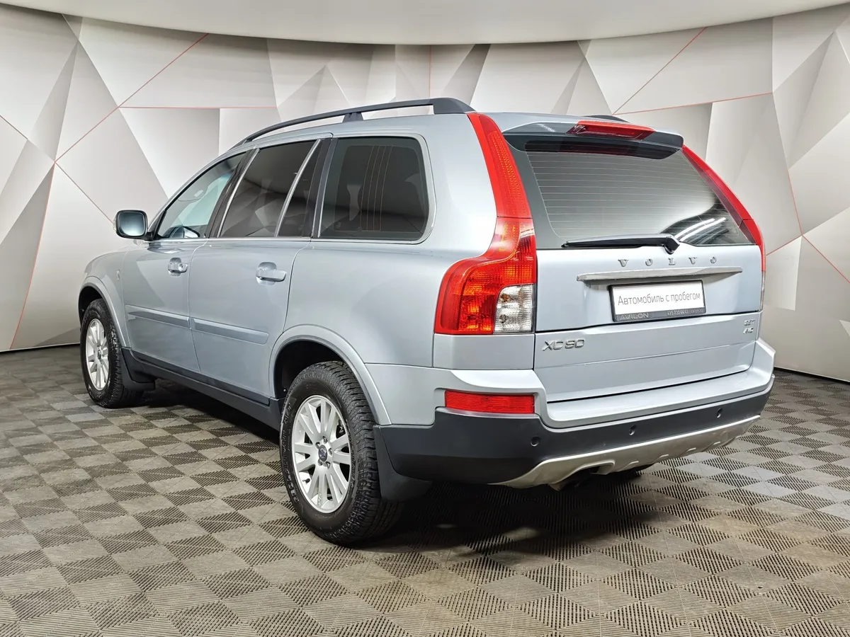 Volvo XC90 2.5 T5 Geartronic AWD (5 мест) (210 л.с.) Серебристый в АВИЛОН. Слайд №4