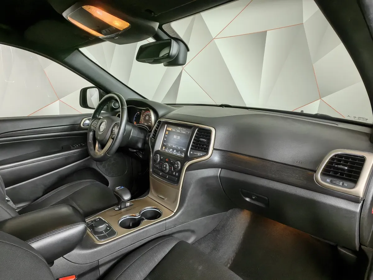 Jeep Grand Cherokee 3.0 TD AT (241 л.с.) Черный в АВИЛОН. Слайд №12