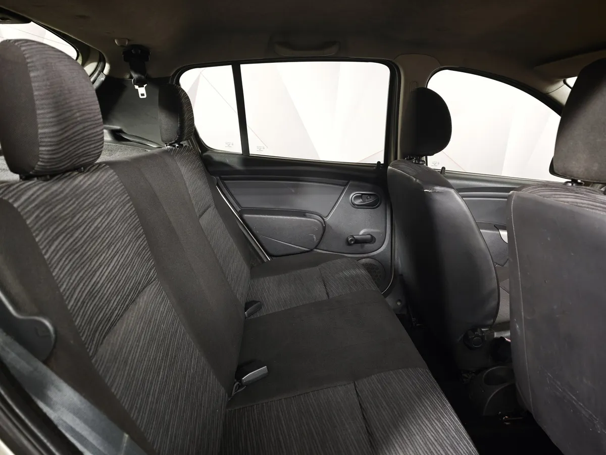 Renault Sandero 1.6 MT (84 л.с.) Коричневый в АВИЛОН. Слайд №11