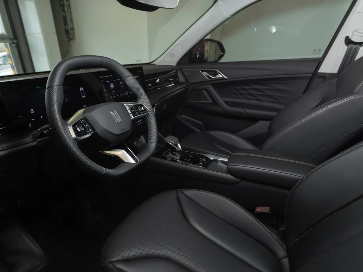 Москвич М70 1.5 DCT FWD (150 л.с.) Драйв Серебристый в АВИЛОН. Слайд №7