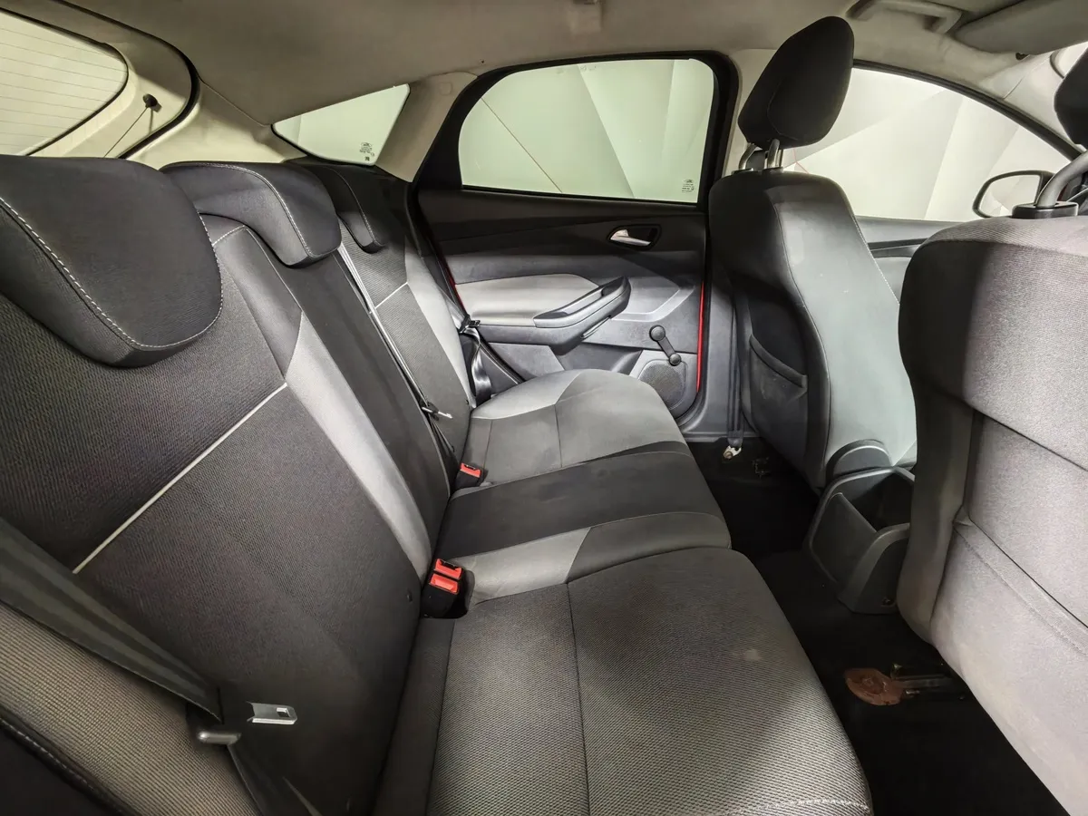 Ford Focus 1.6 PowerShift (105 л.с.) Trend Красный в АВИЛОН. Слайд №16