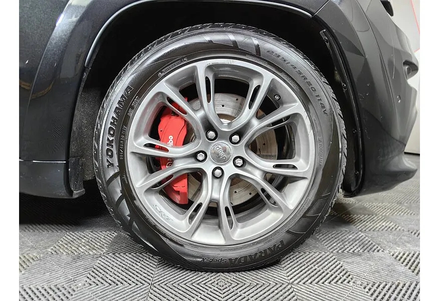 Jeep Grand Cherokee 6.4 AT SRT-8 (468 л.с.) Черный в АВИЛОН. Слайд №9