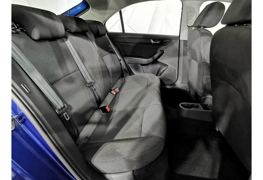 Skoda Rapid 1.6 MT (90 л.с.) Синий в АВИЛОН. Слайд №9