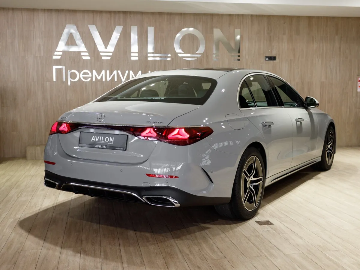 Mercedes-Benz E-Класс E 300 4MATIC (258 л.с.) Серый в АВИЛОН. Слайд №4
