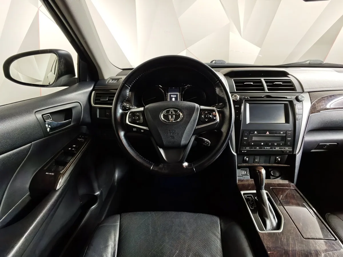 Toyota Camry 2.5 AT (181 л.с.) Черный в АВИЛОН. Слайд №19