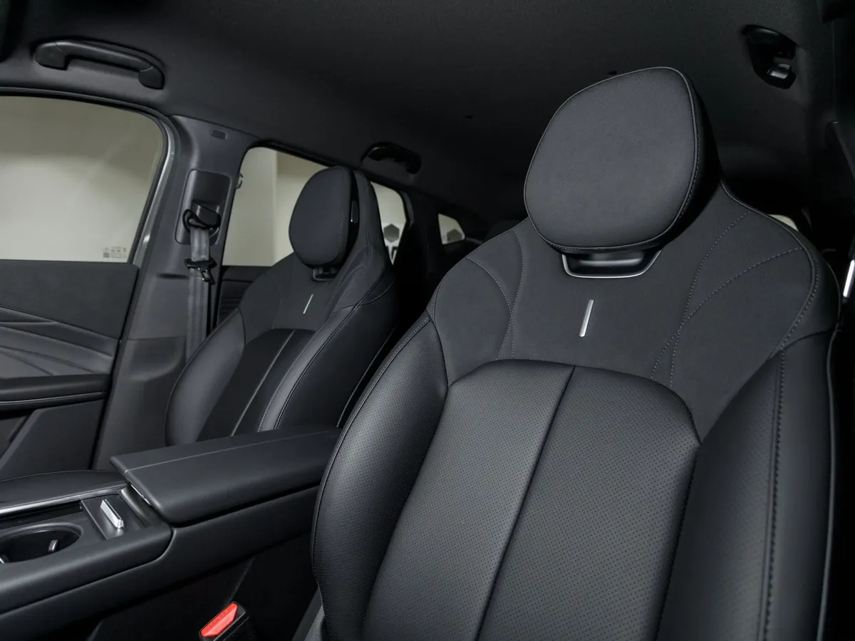 OMODA C7 1.6 DCT 4WD (150 л.с.) Драйв Серебристый в АВИЛОН. Слайд №9