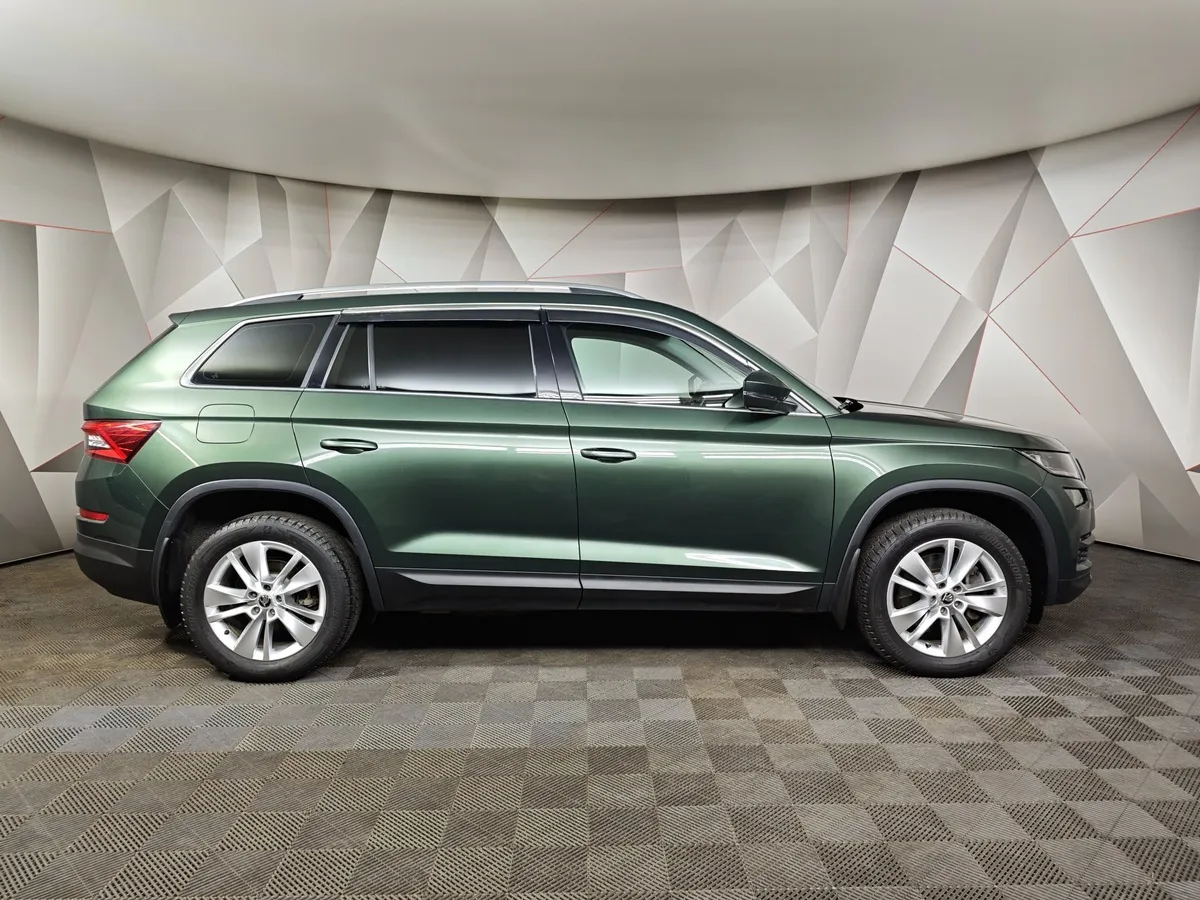 Skoda Kodiaq 2.0 TSI DSG 4X4 (180 л.с.) Зеленый в АВИЛОН. Слайд №6