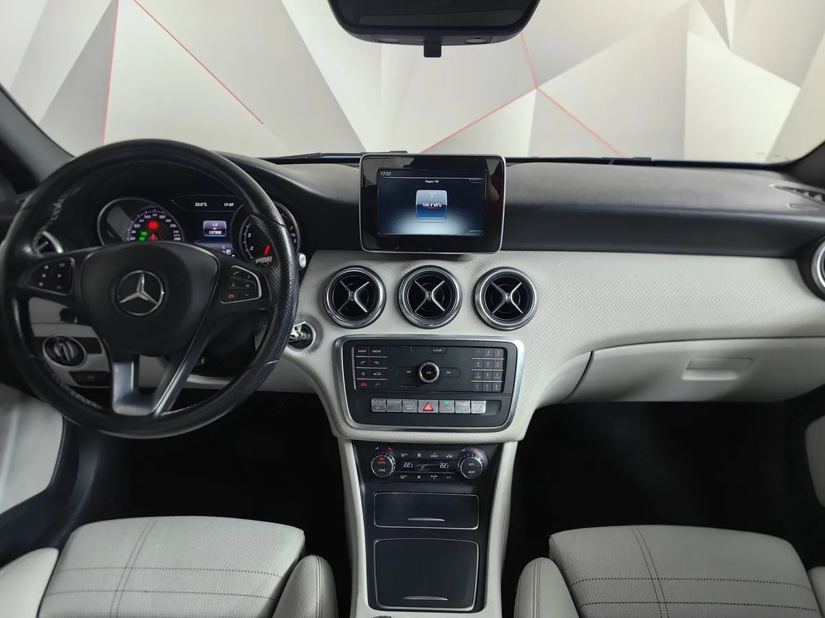 Mercedes-Benz A-Класс 180 7G-DCT (122 л.с.) Голубой в АВИЛОН. Слайд №14