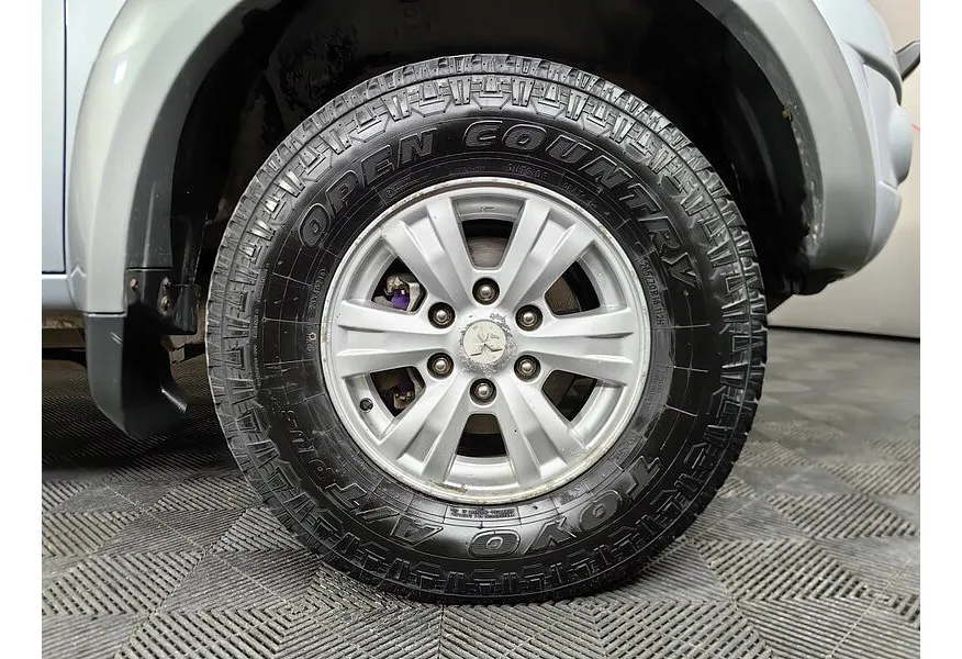 Mitsubishi L200 2.5 DI-D MT 4WD (136 л.с.) Серебристый в АВИЛОН. Слайд №9