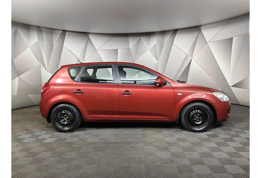 Kia Ceed 1.6 AT (122 л.с.) Красный в АВИЛОН. Слайд №6