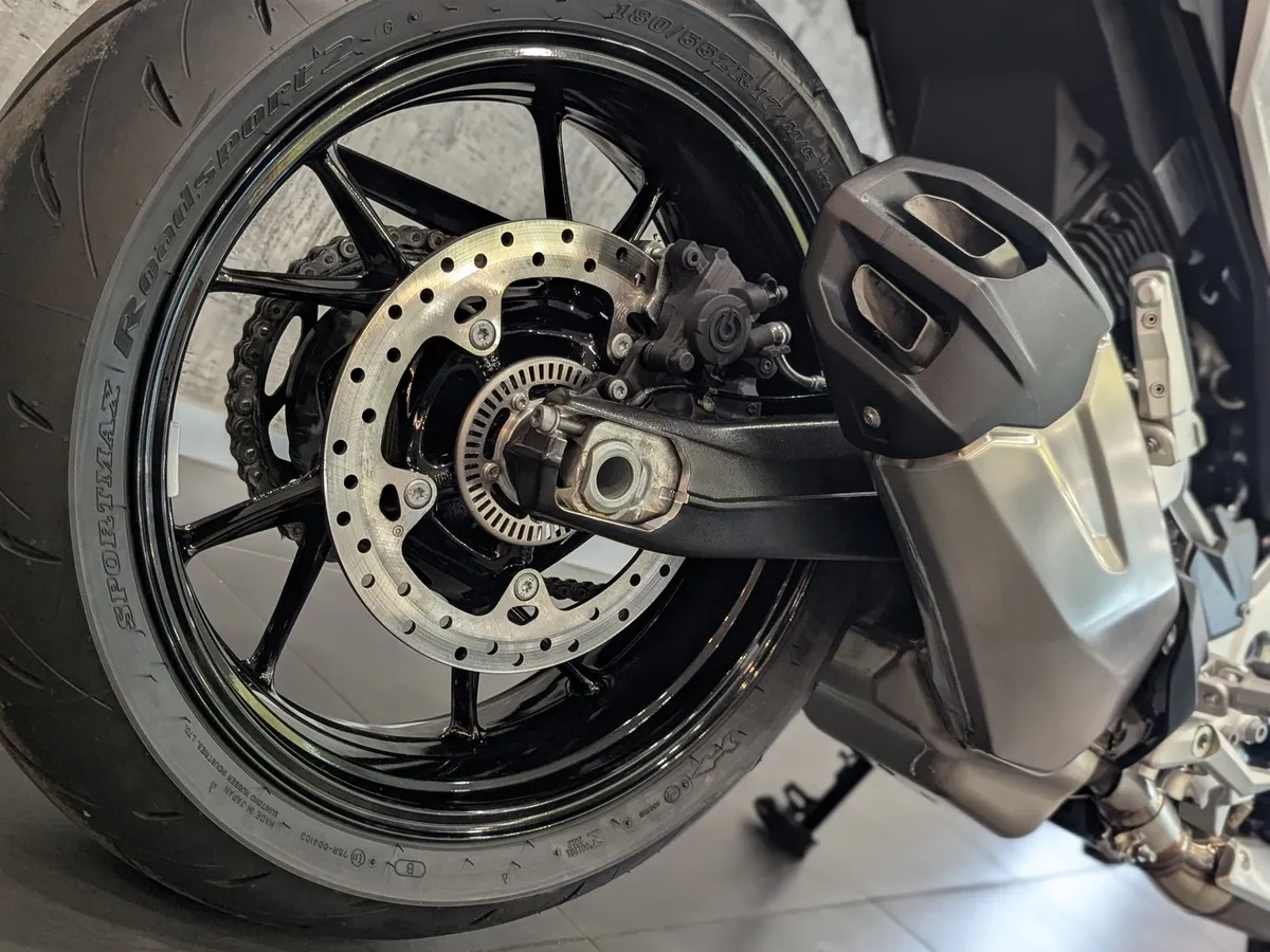 BMW Motorrad F 900 R F 900 R 895 см³ 895 Белый в АВИЛОН. Слайд №8